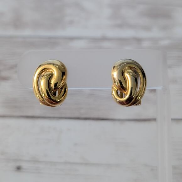 Vintage Clip On Earrings Gold Tone 7/8" - Picture 1 of 6